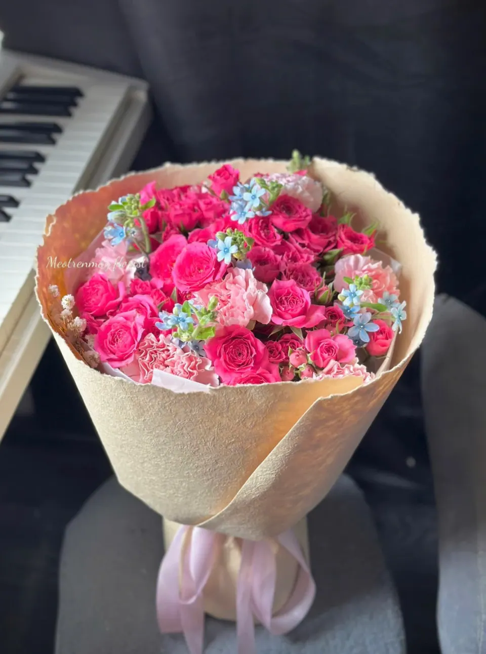Hồng Gửi Nắng — bó hoa tông hồng tại Mèo Trên Mây