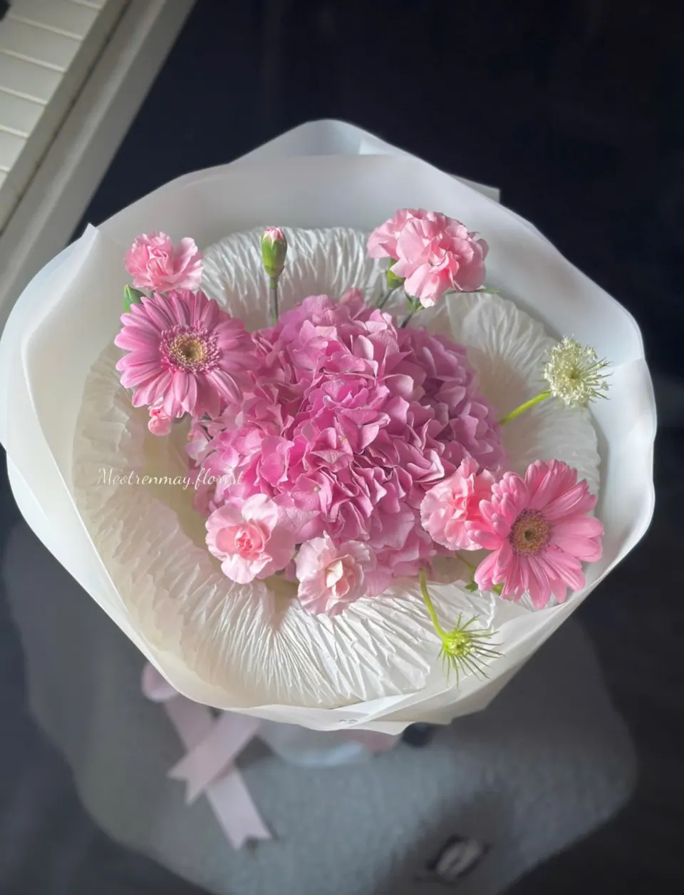 Tú Cầu Hồng Tròn Xinh — bó hoa tông hồng tại Mèo Trên Mây