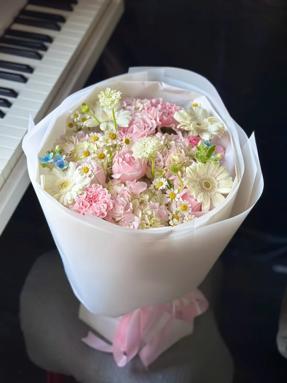 Mây Hồng Trắng — bó hoa tông pastel tại Mèo Trên Mây