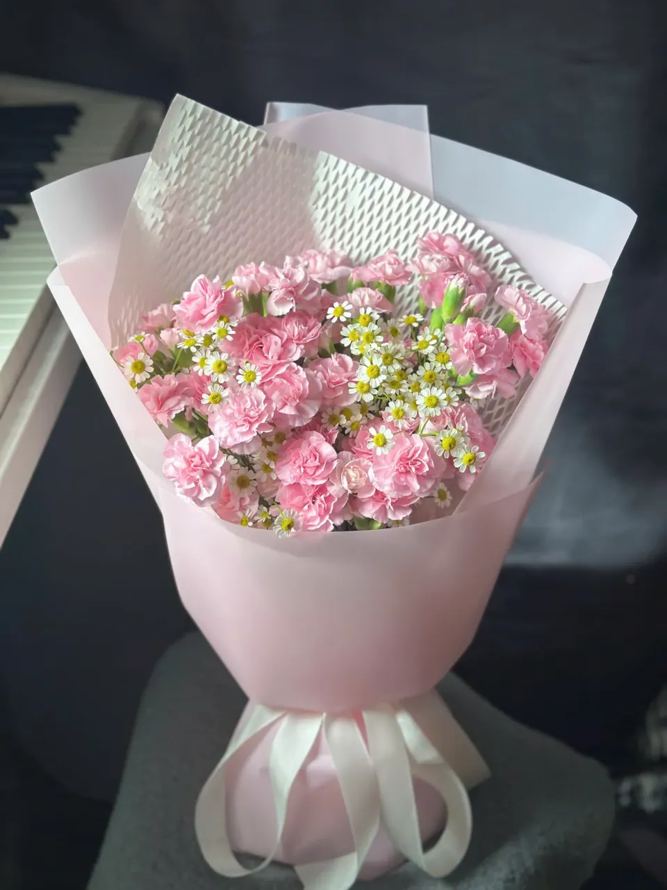 Hồng Phấn Viền Lưới — bó hoa tông hồng tại Mèo Trên Mây