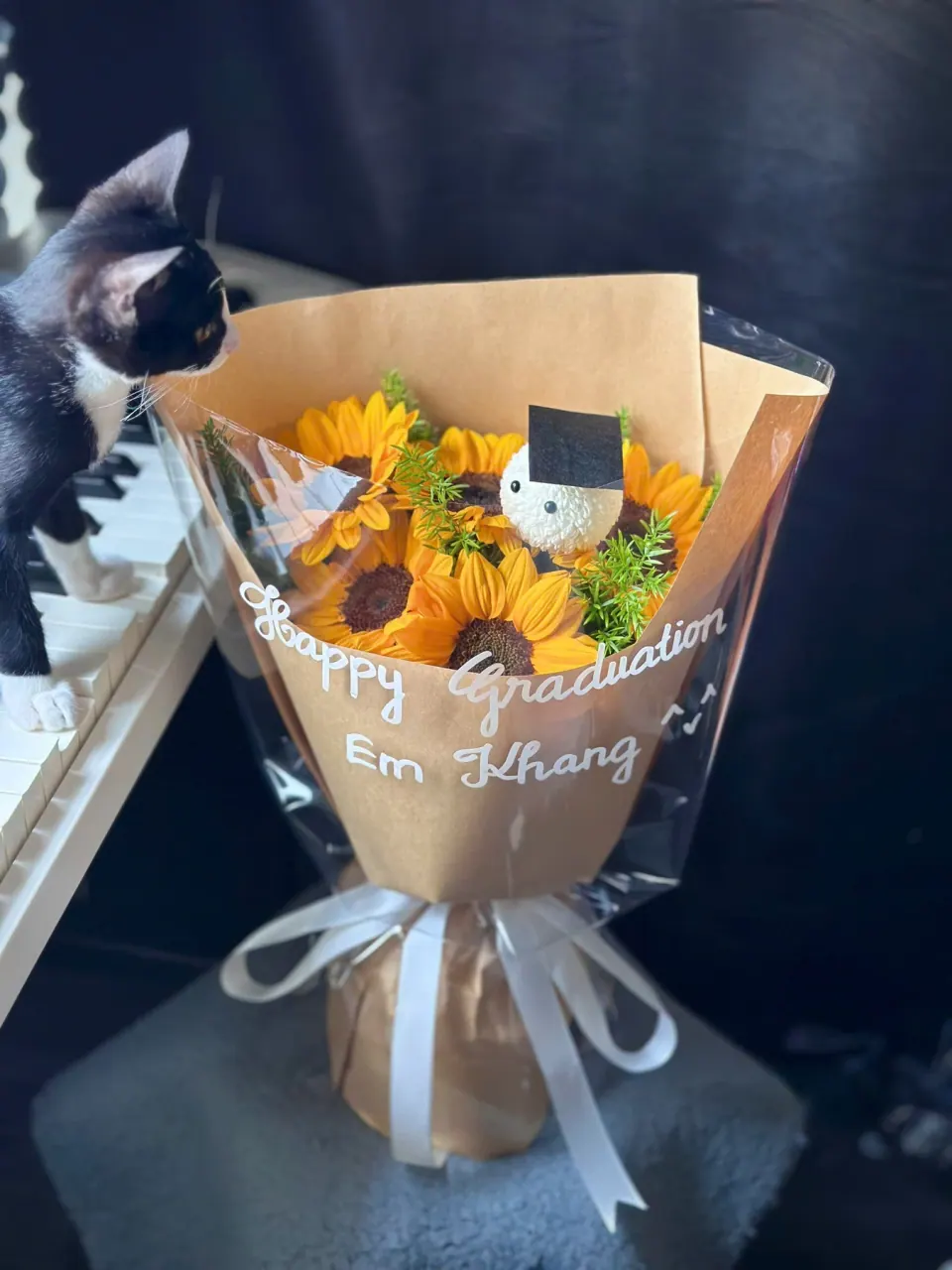 Nắng Vươn Ngày Mới — bó hoa tông vàng tại Mèo Trên Mây