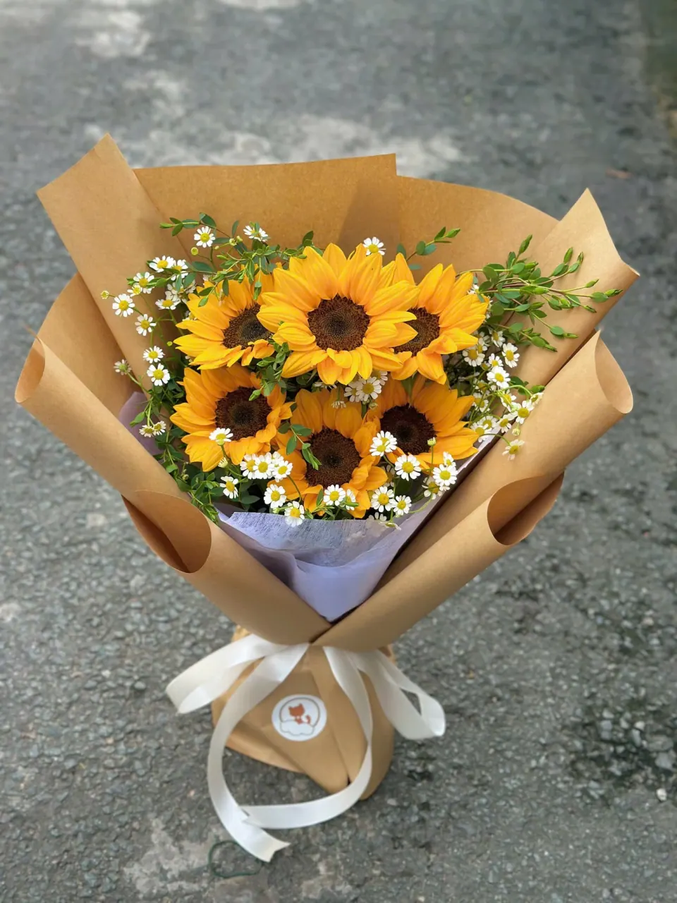 Hướng Dương Mộc — bó hoa tông vàng tại Mèo Trên Mây